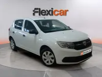 Usado Dacia Sandero Ambiance 75 CV (55 kW) 2018 Blanco Berlina