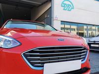 Usado Ford Focus Trend 120 CV (88 kW) 2019 Rojo Familiar