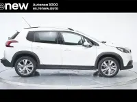 Usado Peugeot 2008 Allure 120 CV (88 kW) 2017 Blanco SUV