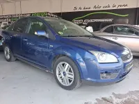 Usado Ford Focus Ghia 115 CV (84 kW) 2006 Azul Berlina