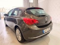 Usado Opel Astra Excellence 140 HP (102 kW) 2015 Cinzento Sedan