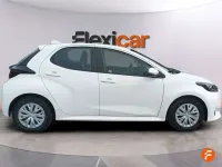 Usado Toyota Yaris Hybrid Active 116 CV (85 kW) 2023 Blanco Utilitario