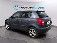 Usado Skoda Fabia Ambition 75 CV (55 kW) 2012 Azul Berlina