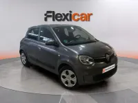 Usado Renault Twingo Zen 60 kW (82 CV) 2021 Gris Utilitario
