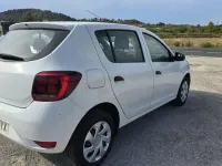 Usado Dacia Sandero Base 75 CV (55 kW) 2017 Blanco Utilitario