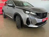 Usado Peugeot 3008 Allure 130 CV (95 kW) 2021 Gris / plata SUV