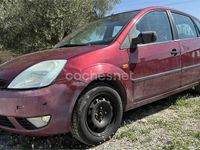 Usado Ford Fiesta Ghia 68 CV (50 kW) 2002 Rojo Utilitario