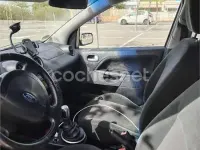 Usado Ford Fiesta 80 CV (58 kW) 2004 Negro Utilitario