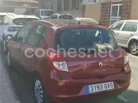 Usado Renault Clio II Expression 75 CV (55 kW) 2010 Rojo Berlina