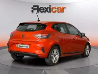 Usado Renault Clio V Techno 100 CV (73 kW) 2025 Naranja Berlina