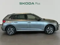 Usado Skoda Kamiq Selection 115 CV (84 kW) 2025 Gris/plata SUV