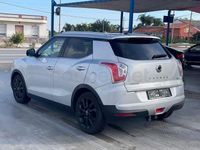 Usado Ssangyong (KGM) Tivoli Limited 115 CV (84 kW) 2017 Gris / plata SUV