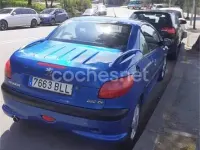 Usado Peugeot 206 110 CV (80 kW) 2001 Azul Descapotable