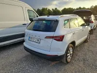 Usado Skoda Karoq Ambition 150 CV (110 kW) 2022 Blanco SUV
