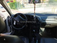 Usado Ford Mondeo Ghia 170 CV (125 kW) 1999 Gris / plata Berlina