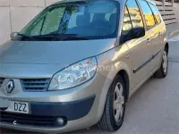 Usado Renault Grand Scénic II Dynamique 130 CV (95 kW) 2009 Beige Monovolumen