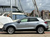 Usado VW T-Roc Life 150 CV (110 kW) 2023 Gris / plata SUV