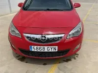 Usado Opel Astra Sport 110 CV (80 kW) 2010 Rojo Berlina