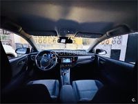 Usado Toyota Auris Hybrid Business Edition 136 CV (100 kW) 2018 Blanco Berlina