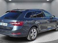 Usado Skoda Superb Active 150 CV (110 kW) 2016 Gris / plata Familiar