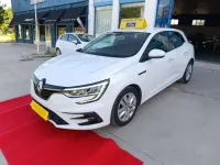 Usado Renault Mégane GrandTour Equilibre 116 CV (85 kW) 2022 Blanco Familiar