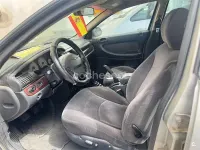 Usado Chrysler Sebring 140 CV (102 kW) 2002 Gris / plata Berlina