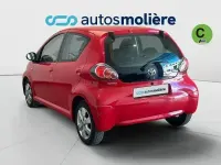 Usado Toyota Aygo City 68 CV (50 kW) 2014 Rojo Utilitario
