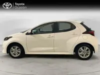Usado Toyota Yaris Hybrid Active 116 CV (85 kW) 2022 Blanco Berlina