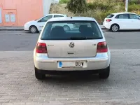 Usado VW Golf IV Highline 115 CV (84 kW) 2001 Gris / plata Berlina