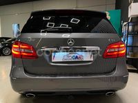 Usado Mercedes B180 109 CV (80 kW) 2013 Gris / plata Monovolumen
