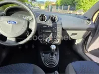 Usado Ford Fiesta Trend 80 CV (58 kW) 2002 Gris / plata Utilitario