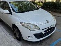Usado Renault Mégane Authentique 100 CV (73 kW) 2011 Blanco Berlina