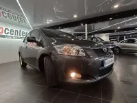 Usado Toyota Auris 90 CV (66 kW) 2009 Gris Utilitario