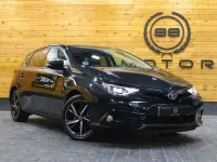Usado Toyota Auris Hybrid 136 CV (100 kW) 2018 Negro Utilitario