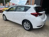 Usado Toyota Auris Active 90 CV (66 kW) 2016 Blanco Berlina