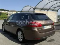 Usado Peugeot 308 SW Style 115 CV (84 kW) 2015 Marrón Familiar
