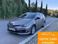 Usado Toyota Auris Active 112 CV (82 kW) 2016 Gris / plata Familiar
