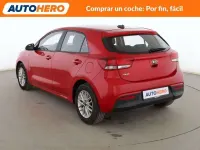 Usado Kia Rio 84 CV (61 kW) 2020 Rojo Berlina