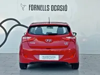 Usado Hyundai i30 135 CV (99 kW) 2015 Rojo