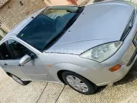Usado Ford Focus Trend 115 CV (84 kW) 2001 Gris / plata Berlina