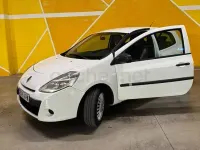 Usado Renault Clio II Authentique 70 CV (51 kW) 2009 Blanco Berlina