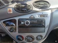 Usado Ford Focus Trend 100 CV (73 kW) 2002 Blanco Berlina