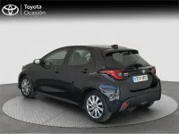 Usado Toyota Yaris Hybrid Active 116 CV (85 kW) 2023 Negro Monovolumen