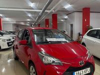 Usado Toyota Yaris Active 70 CV (51 kW) 2018 Rojo Berlina