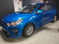 Usado Kia Rio 84 CV (61 kW) 2023 Azul Berlina