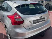 Usado Ford Focus Trend 95 CV (69 kW) 2012 Gris / plata Berlina