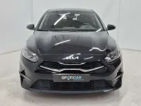 Usado Kia Ceed 120 CV (88 kW) 2023 Negro Utilitario