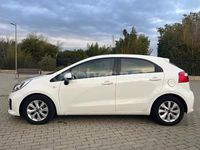 Usado Kia Rio 84 CV (61 kW) 2016 Blanco Berlina