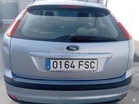 Usado Ford Focus Trend 100 CV (73 kW) 2007 Gris / plata Berlina