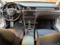 Usado Skoda Superb Elegance 140 CV (102 kW) 2015 Gris / plata Familiar